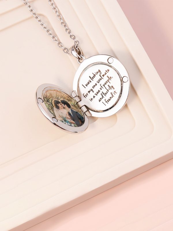 UnusualStandout #218 Personalized Fashion Versatile Pendant Photo Box Necklace