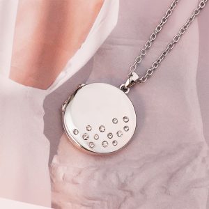 UnusualStandout #218 Personalized Fashion Versatile Pendant Photo Box Necklace